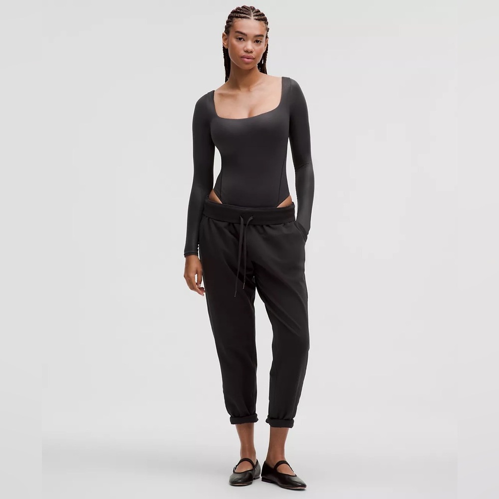 NWT Lulu Wundermost Ultra-Soft Nulu Square-Neck Long-Sleeve Bodysuit
Shine - XL - Picture 2 of 6